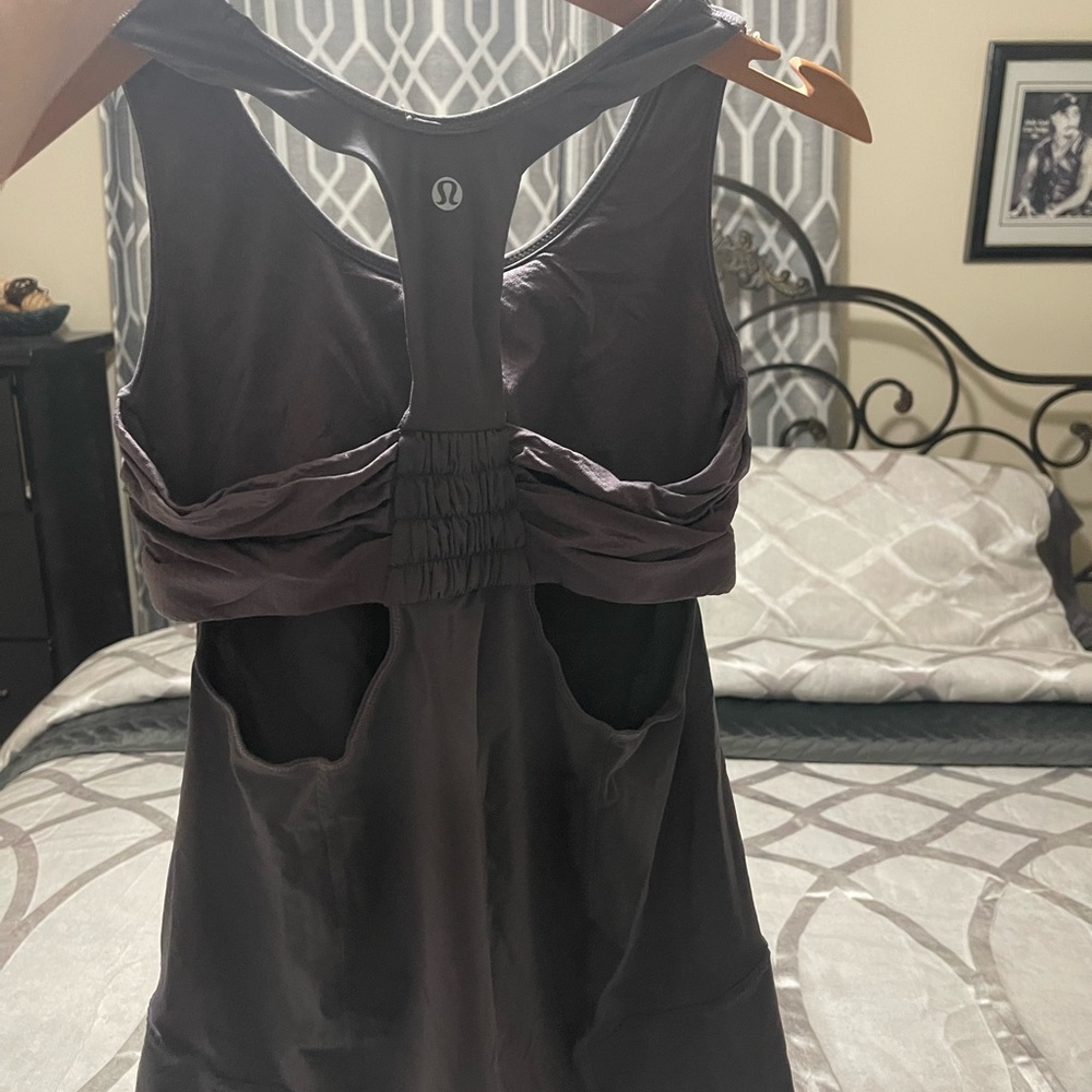 Lululemon tank size 6